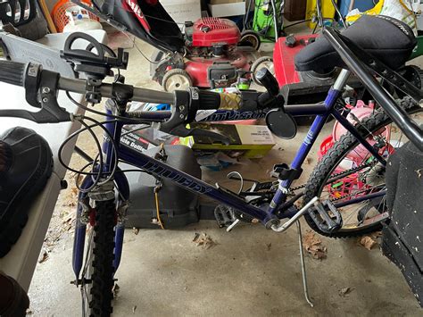 Lot - huffy 18 speed bike