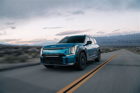 Made-in-USA Kia EV9 Debuts in New York With Up to 300 Miles of Range - autoevolution