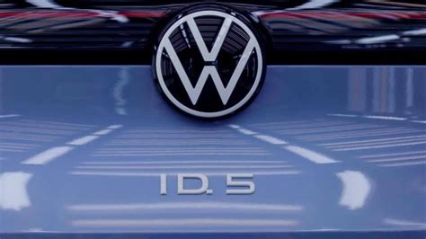 Volkswagen Group: Replace hundreds of legacy applications with a ...