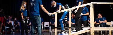 Project March IVc - Exoskelet in actie op hindernisbaan - IT Pro ...