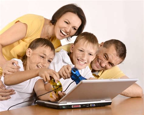 Family with Computer 的图像结果