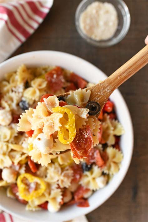 Pepperoni Pizza Pasta Salad - Sizzling Eats
