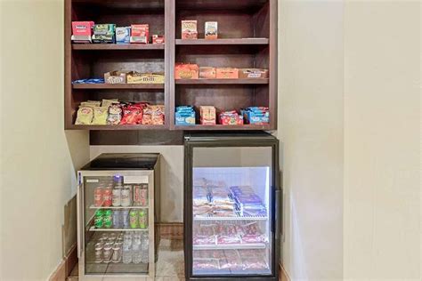 LA QUINTA INN & SUITES BY WYNDHAM SHAWNEE - Hotel Reviews, Photos, Rate ...