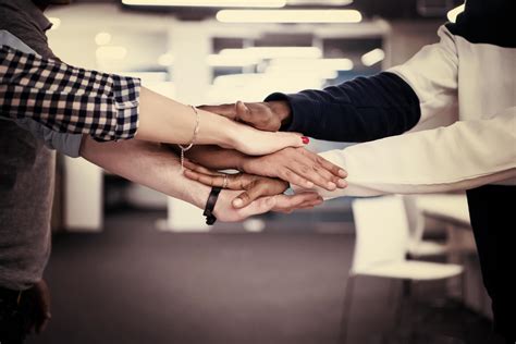 Multi Etnich Group of Business People Celebrating Together 的图像结果