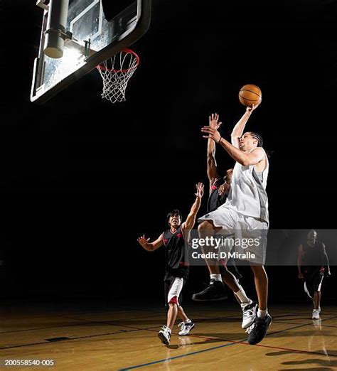 Playing Basketball 的图像结果