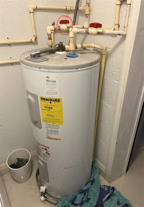 Hot water heater leak : r/Plumbing