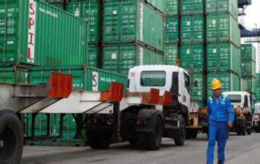 Indonesia's Economy Posts Slowest Growth In Two Years As Exports Fall ...