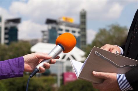 Newspaper Interview 的图像结果