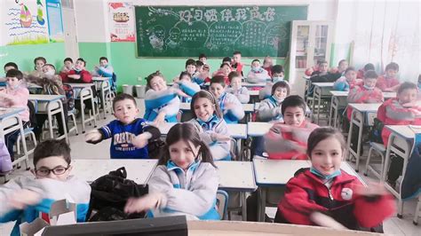 新疆支教老师记录学生上课日常，满屋迪丽热巴颜值高，网友慕了_哔哩哔哩_bilibili