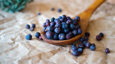 Download wallpaper 3840x2160 blueberries, berries, fruits, spoon, paper ...