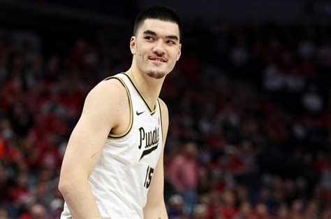 Avec Zach Edey, les Grizzlies restent fidèles aux pivots à l'ancienne ...