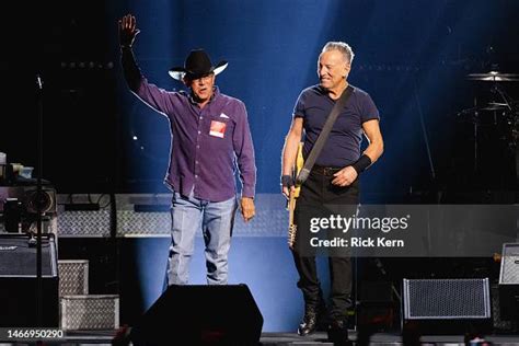 Springsteen Introduces Band 的图像结果