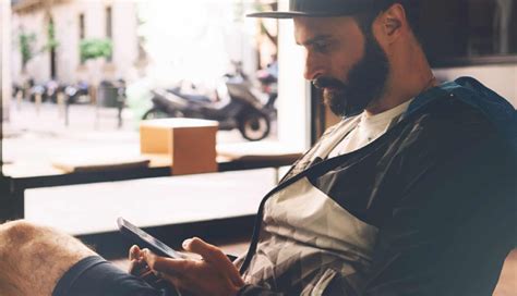 8 Reasons Why He is Texting You Even if He is Not Interested ...