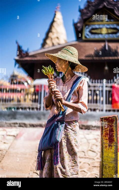 Mynmar Local People 的图像结果