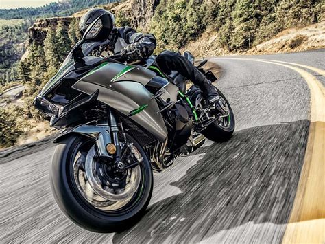 2021 Kawasaki Ninja H2R, H2, and H2 SX SE+ First Look | Motorcyclist