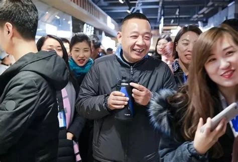 中国口碑最好的超市胖东来，老板于东来把95%的钱都分给了员工_腾讯视频