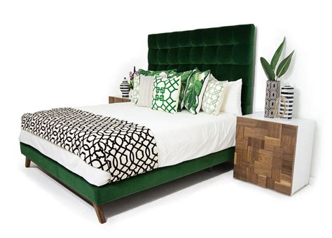 Hunter Green Emerald Green Bedding / Here, the emerald green walls ...