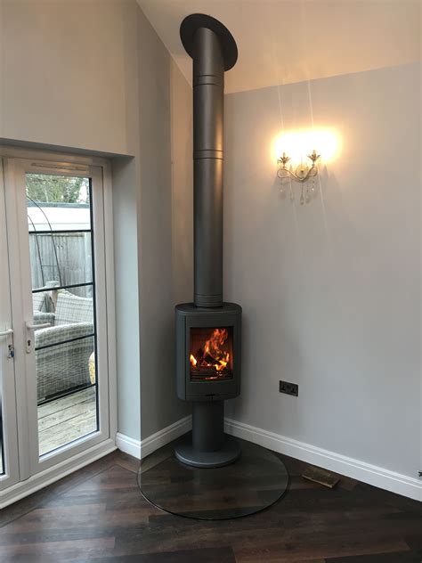 Contura 870 wood burning stove. Corner installation on Teardrop Glass ...