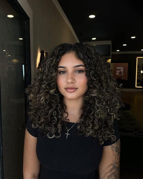 15 Stylish Layered Curly Hairstyles for Every Length – DreamBundles