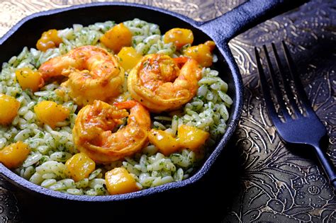 Pesto Risoni with Mango-Curry Shrimps | Share Recipes
