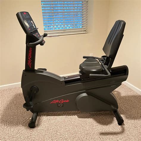 LOT 69B: Life Fitness Life Cycle R7i Recumbent Exercise Bike ...