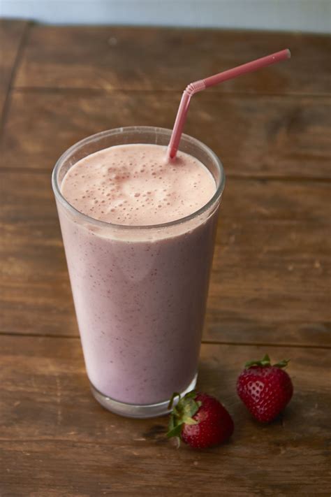 how to make strawberry milkshake at home in tamil