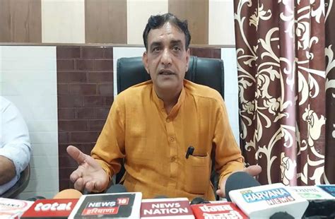 गोहाना: वीरेंद्र मलिक का एशियन कुश्ती प्रतियोगिता में रेफरी के रूप में ...