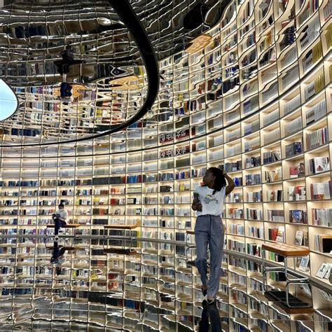 Shenzhen Yushin Bookstore 愈欣書店(前海印里店) | Trip.com Shenzhen