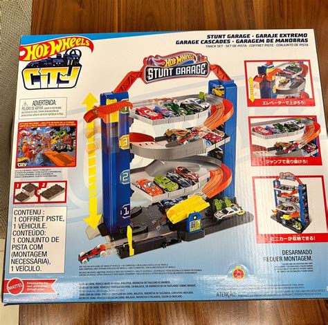 Hot Wheels City Stunt Garage, Hobbies & Toys, Toys & Games on Carousell