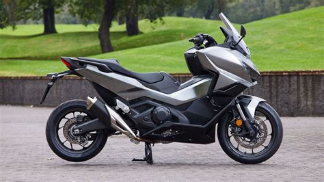 Honda Forza 750 2025, prova video: pregi, difetti, prezzo