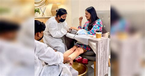 Nail Salons in Delhi For Nail Extensions & Nail Art | LBB