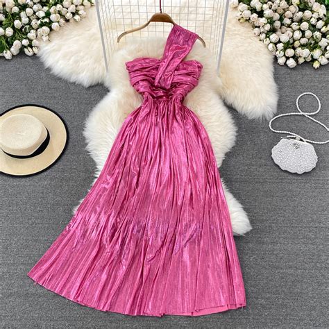 Darcy Halter Neck Strapless Pleated Dress – TrenBee