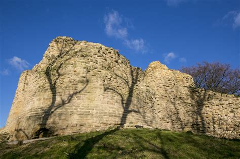 Lives and Times of Eminent Prisoners at Pontefract Castle