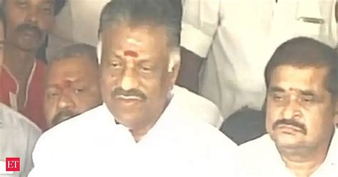 Panneerselvam address to media: Ex-Tamil Nadu CM O Panneerselvam ...
