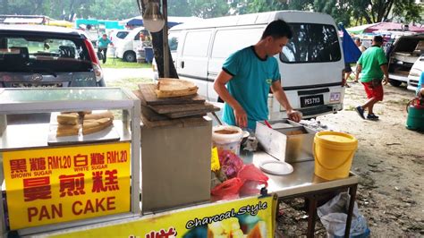 梦见鬼 Street Food Traditional Ban Chan Kuih Apom Balik At Night Market Farlim Penang Malaysia 传统大大块曼煎糕