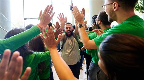 Apple BKC now open in Mumbai - Apple (IN)