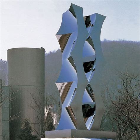 大型不锈钢雕塑制作过程注意事项-宏通雕塑