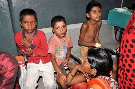 18 Heartbreaking Images Of Kids Suffering From Encephalitis In Bihar ...