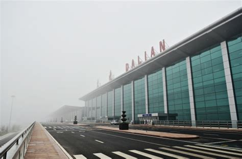 图片 大雾天气致大连机场航班延误 2500余人滞留_民航新闻_民航资源网