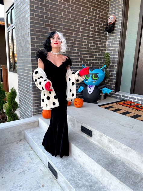 Cruella Deville Costume Ideas Cruella De Vil Halloween Costumes For