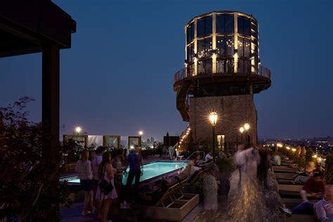 Le Water Tower Bar à Brooklyn: Une expérience unique au sommet - Âme Bohème