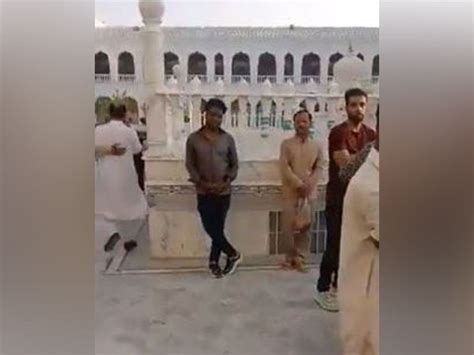 Film crew shoots movie inside gurudwara in Pakistan while wearing shoes ...