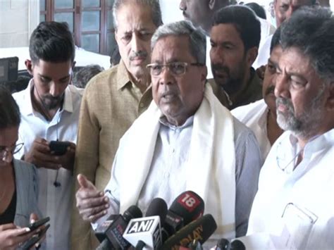 Karnataka govt "covering up" Santro Ravi's case, alleges Siddaramaiah