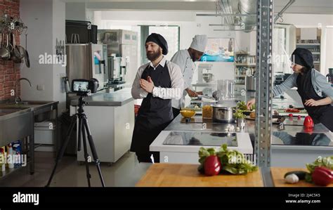 Short Video of Chef Cooking 的图像结果