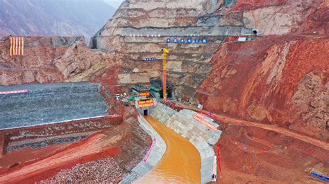 中国电力建设集团 社会责任 水电三局新疆库尔干项目部为农民工现场集中办理工资卡