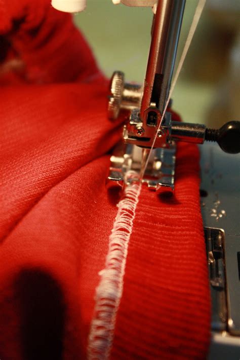 Sewing Elastic with Serger Tutorial 的图像结果