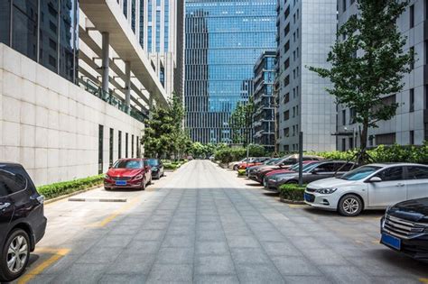 Modern Office Building 的图像结果