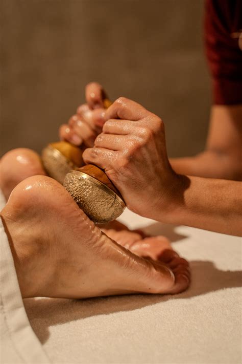 Best Foot & Calf Massage Therapy in Jaipur & Udaipur - OMASRA Wellness ...