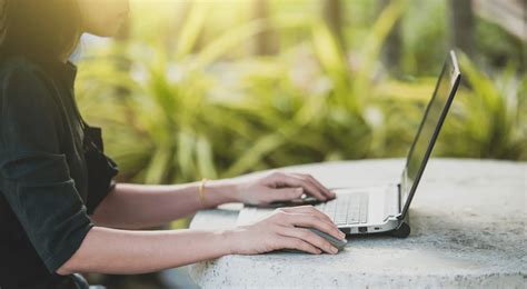 6 Digital Nomad Jobs For Beginners To Start in 2024
