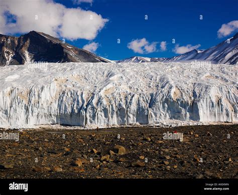 Mcmurdo dry valleys hi-res stock photography and images - Alamy